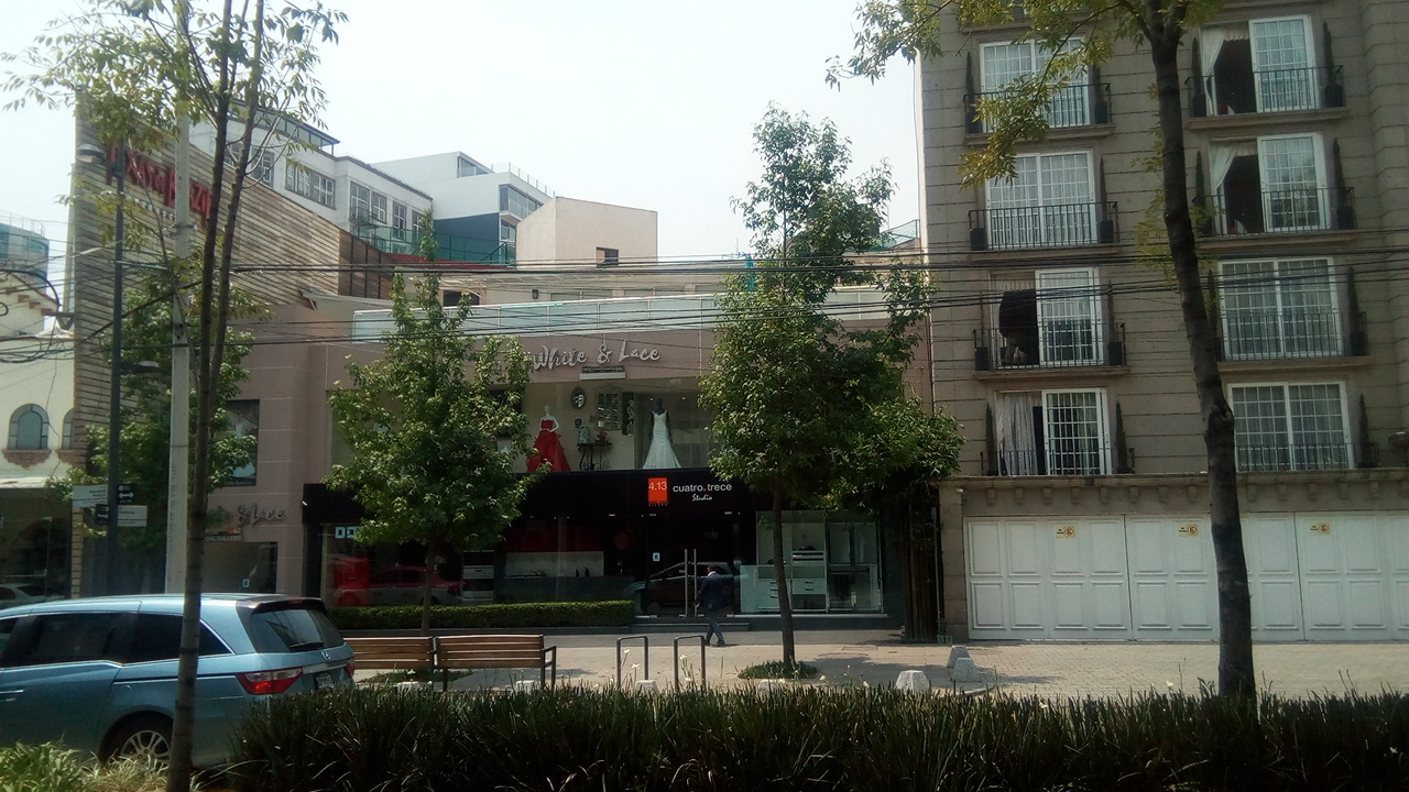 Foto real de White and Lace